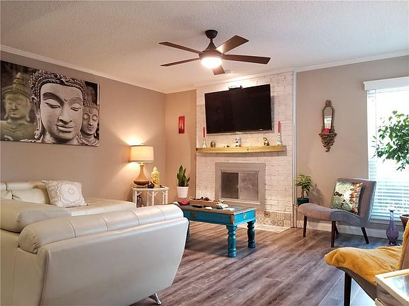 4th image of 802 Shady Glen Ln