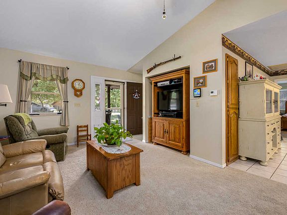 5th image of 101 Shortleaf Ln