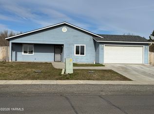 1398 Ashbrooks Way, Tieton, WA 98947