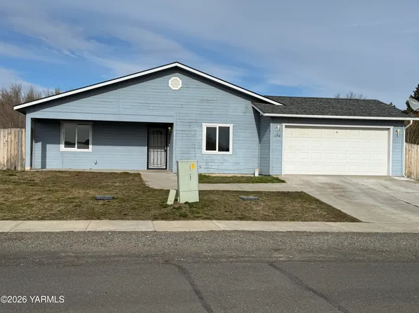 1398 Ashbrooks Way, Tieton, WA 98947