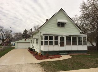 586 Saint James St, Marysville, MI 48040