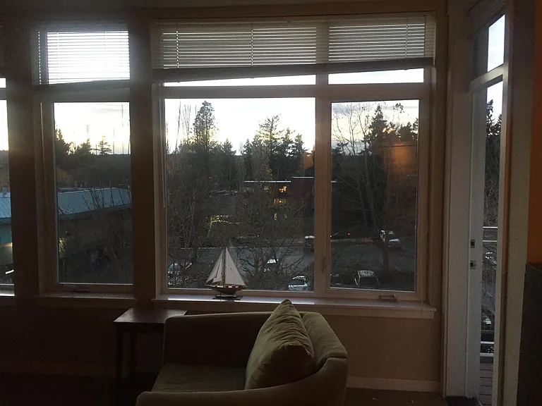 170 Winslow Way E #304 — Photo 3