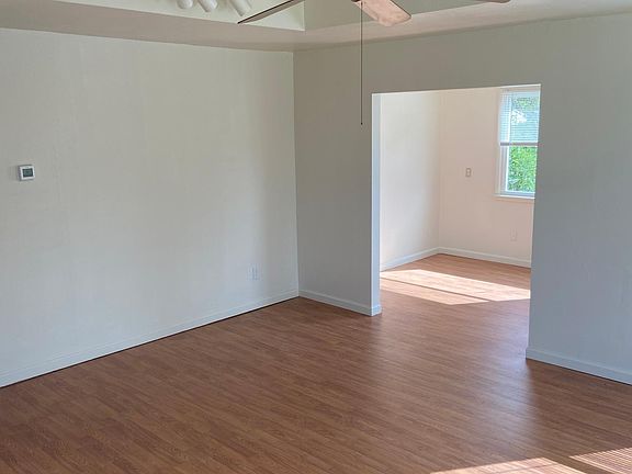 3rd image of 1110 Ione Dr