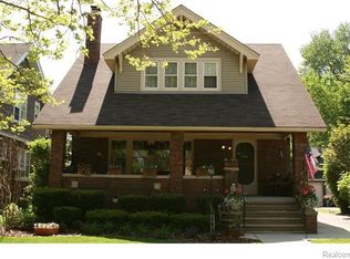851 Saint Clair St, Grosse Pointe, MI 48230