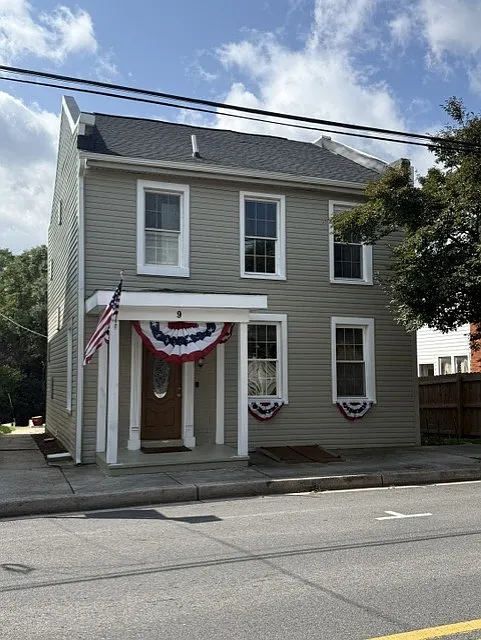 5 bed, 2036 sqft, $2,200 — Photo 2
