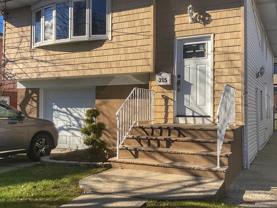 1st image of 215 Greencroft Ave