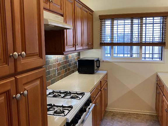 5th image of 10424 Tabor St #10422
