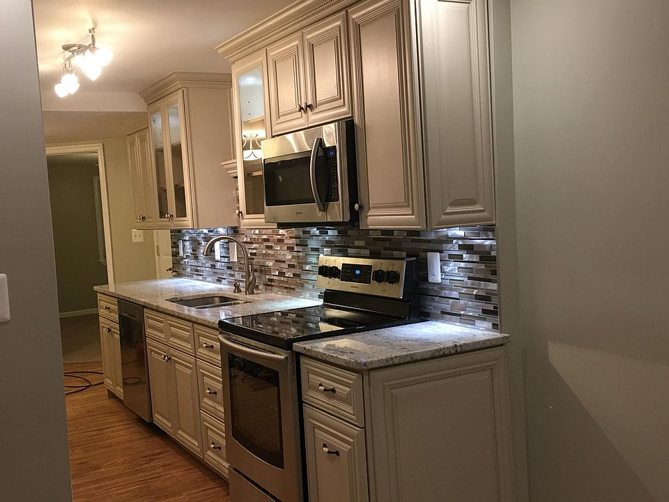 Granite, stainless, soft close cabinets