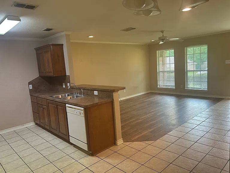 8317 Garrett Dr #8317 — Photo 7