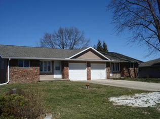 9 Apple Tree Ln, East Peoria, IL 61611