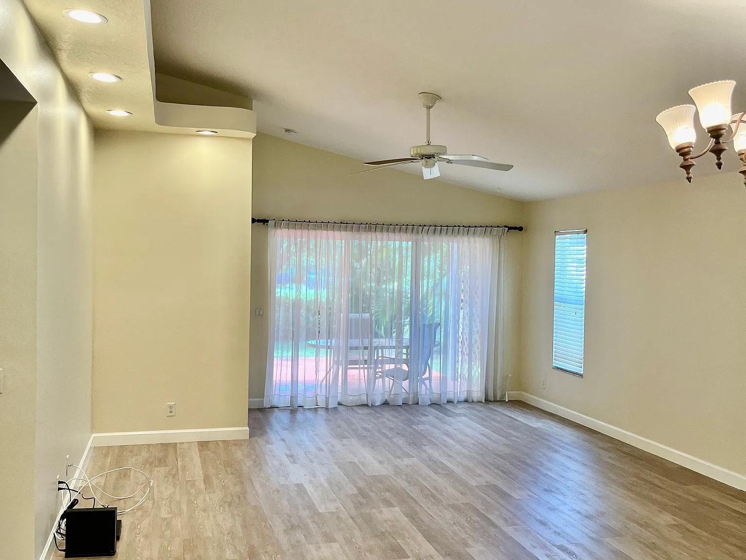 4 bed, 1625 sqft, $3,100 — Photo 2