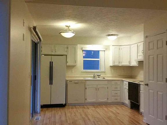 4th image of 4330 Shirlene Ct