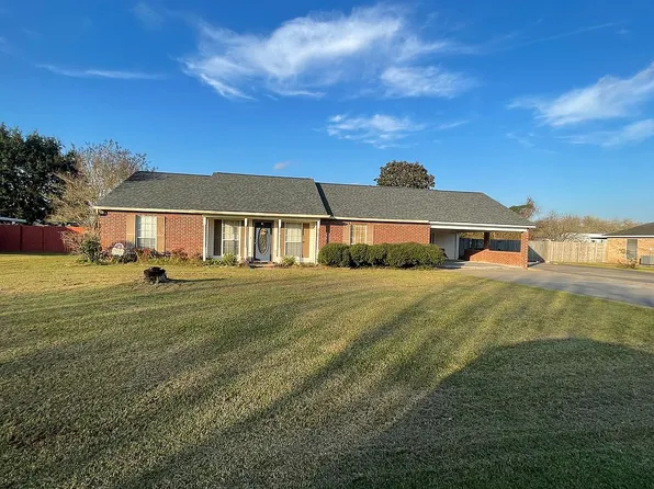 241 Suzanne Dejean Dr, Opelousas, LA 70570