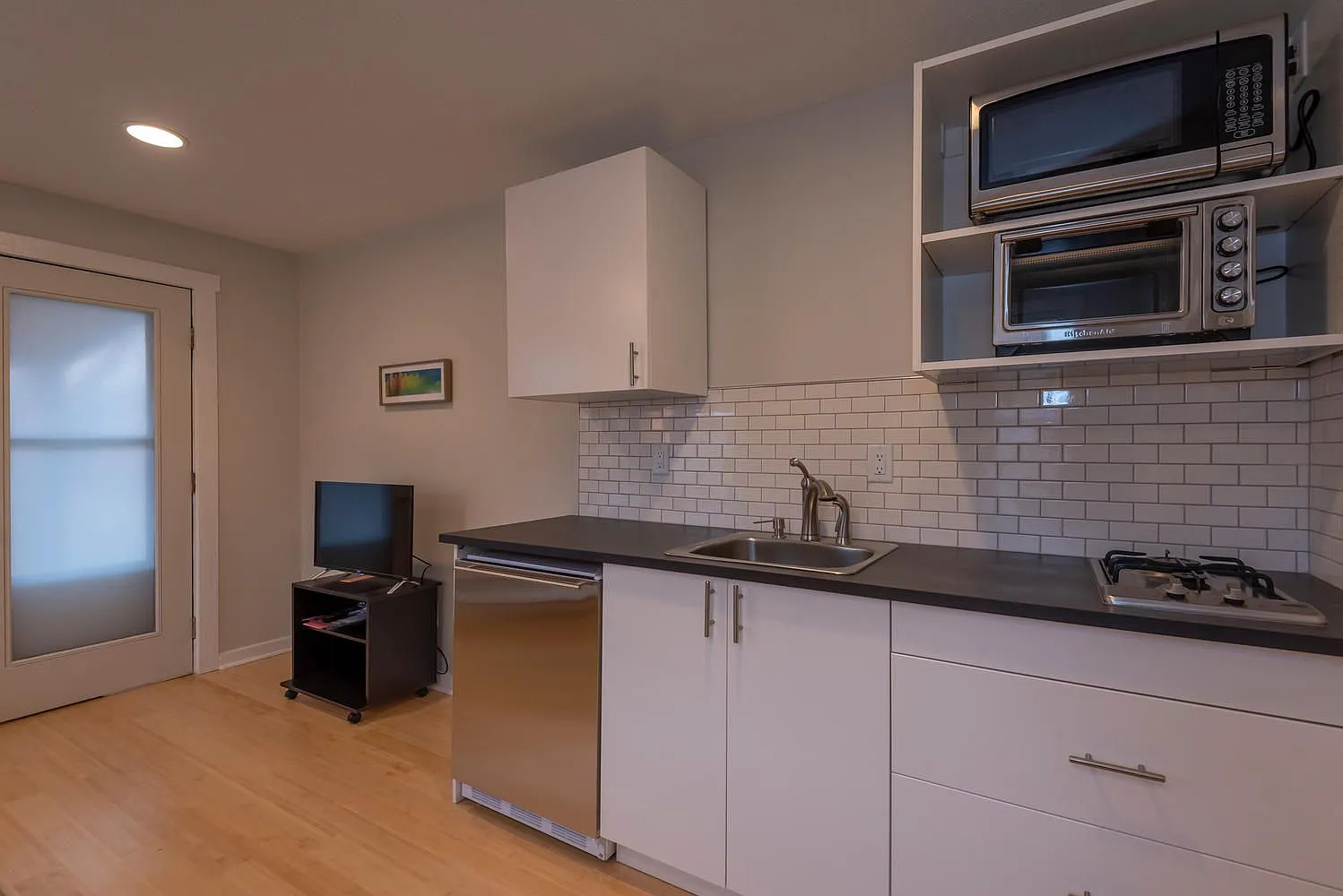 208 S Rogers St — Photo 3