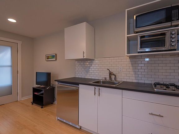 2nd image of 208 S Rogers St #R1
