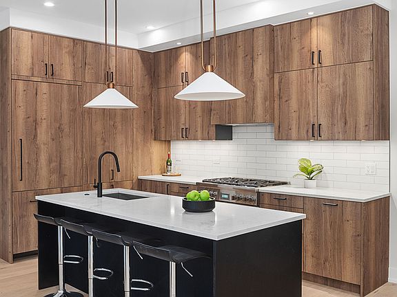 3rd image of 3019 N Lincoln Ave #4