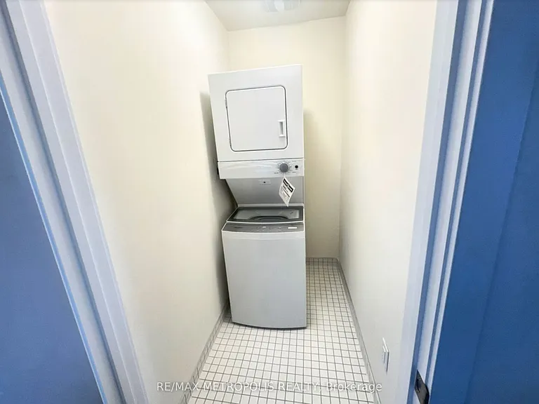 1695 Dersan St — Photo 18
