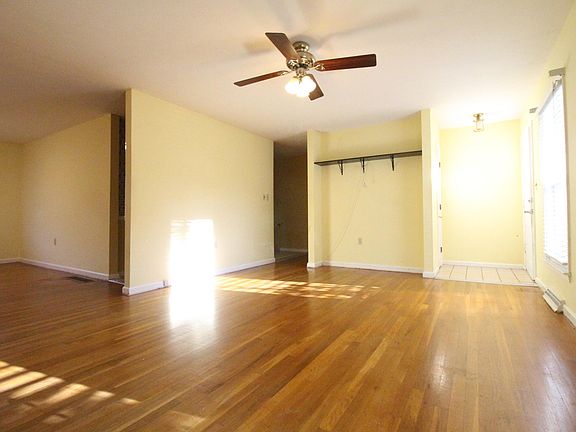 3rd image of 350 Whipporwill Ln