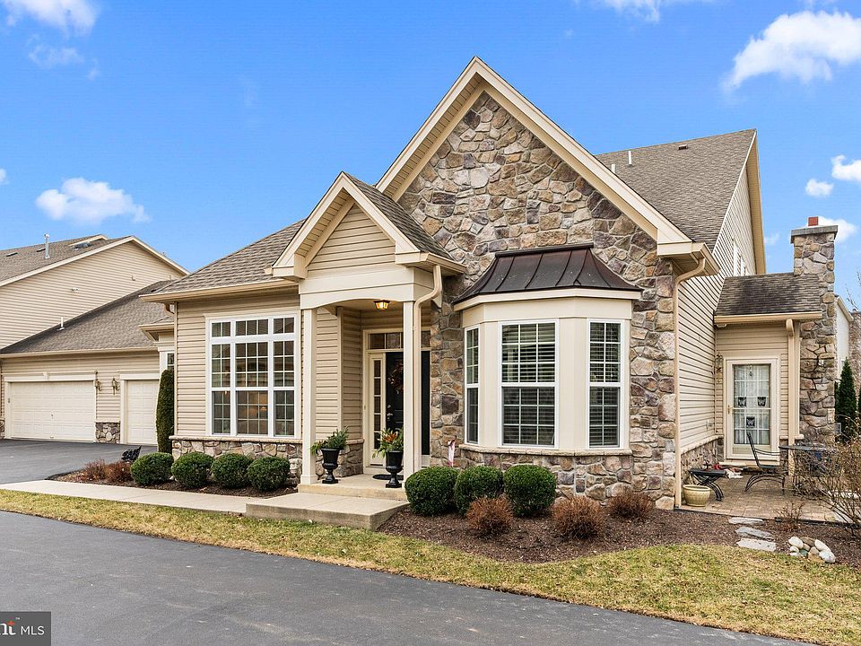 1st image of 126 Thornhill Ln