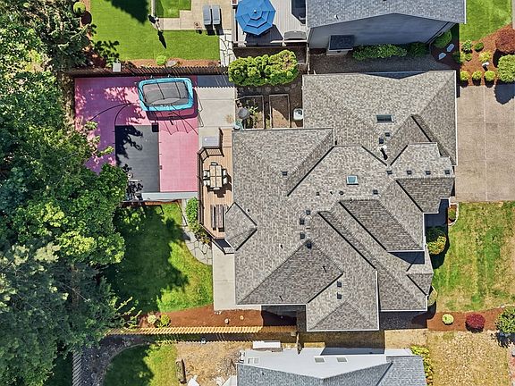 5th image of 12404 SE Blaine Dr