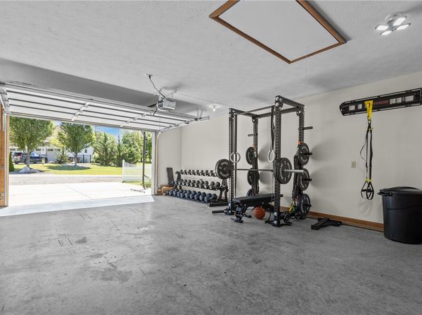156 Latonka Dr, Mercer, PA 16137