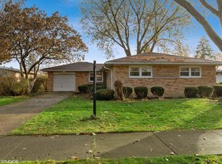 611 S School St, Mount Prospect, IL