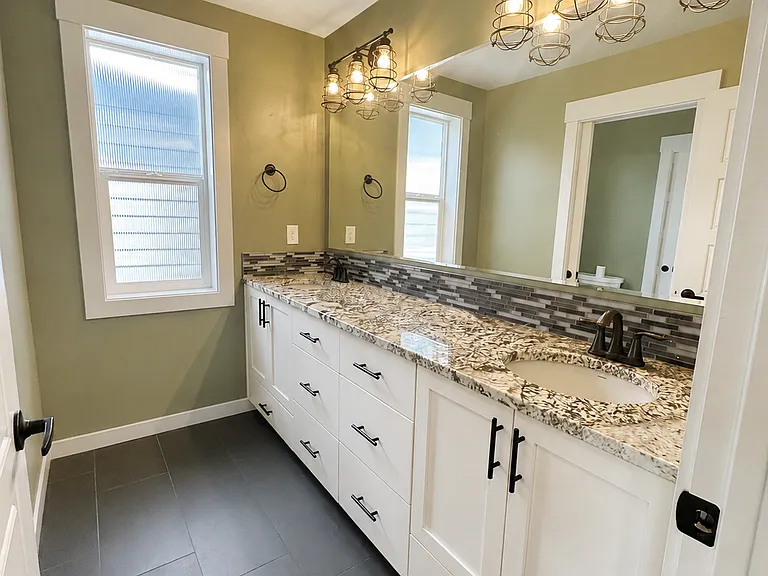1634 S Oakland Ave — Photo 11