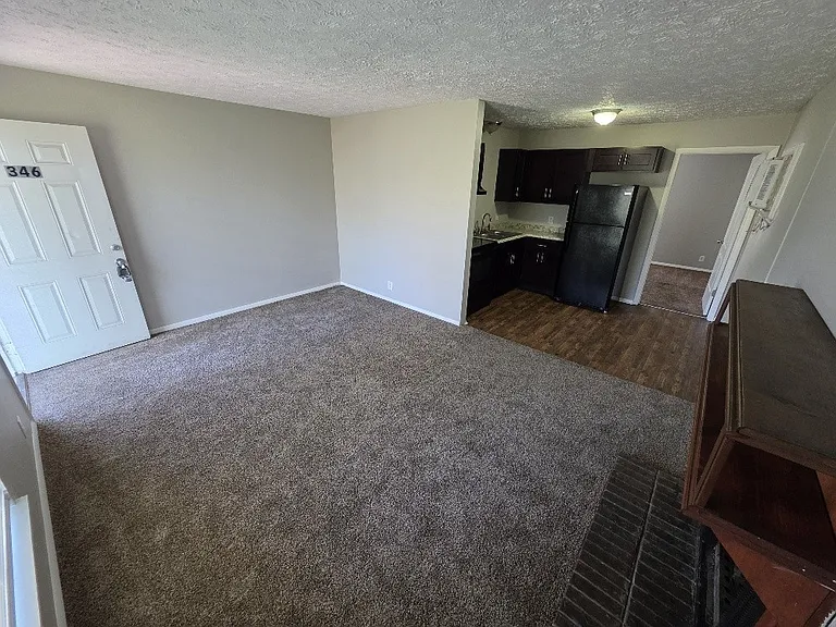 346 E Webster St — Photo 4