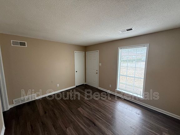 5th image of 4864 Bradford Dr