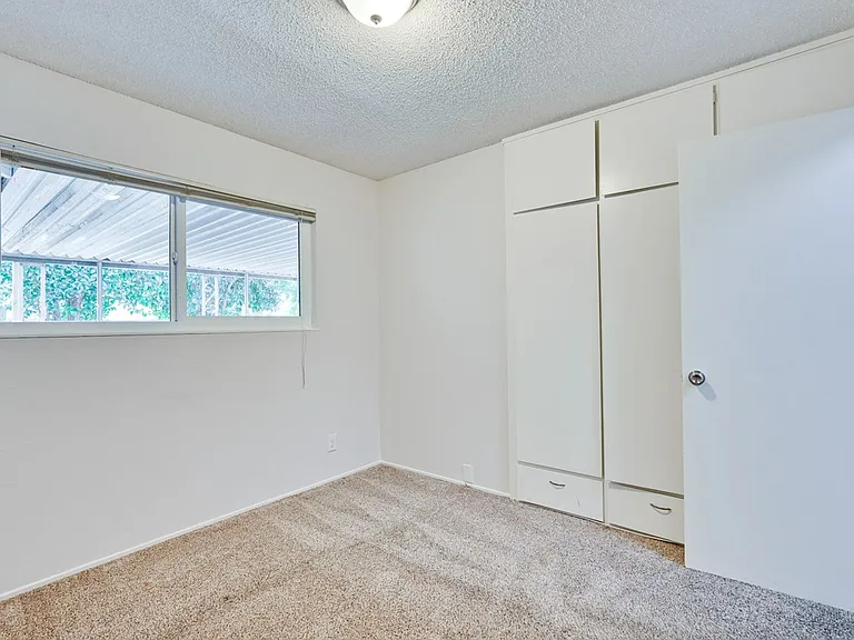 6063 Pineland Ave — Photo 21