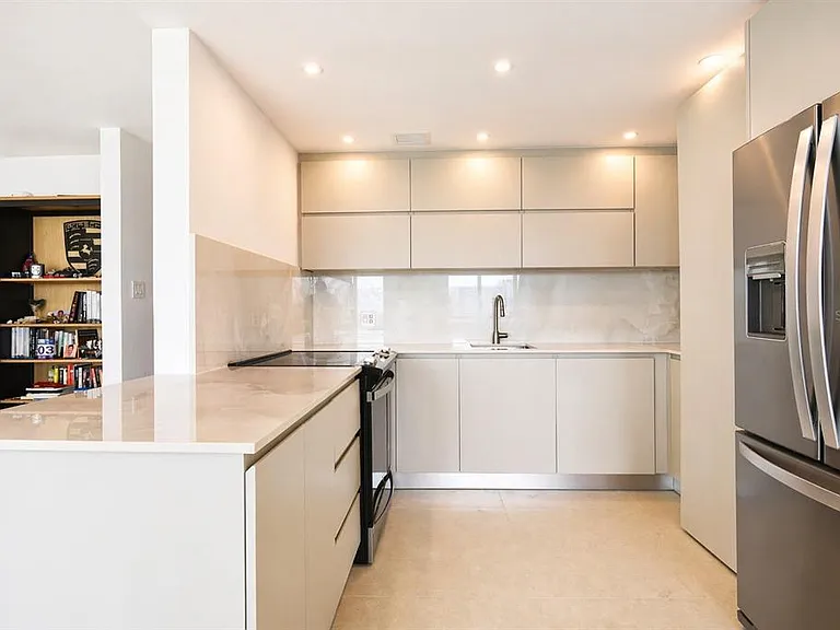 Waldorf Tower Ave. Isla Verde #804 — Photo 12