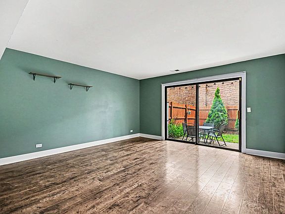 5th image of 1918 Heatherway Ln Unit 39