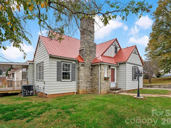 141 N Madison St, Marion, NC 28752