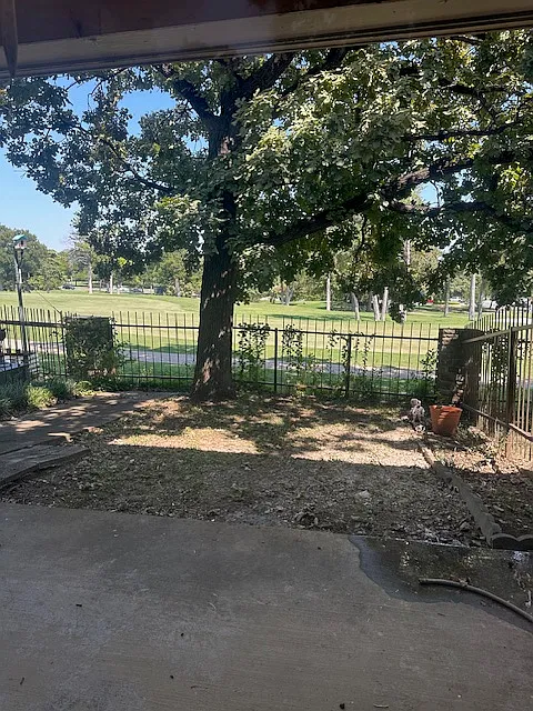 2 bed, 943 sqft, $1,750 — Photo 2