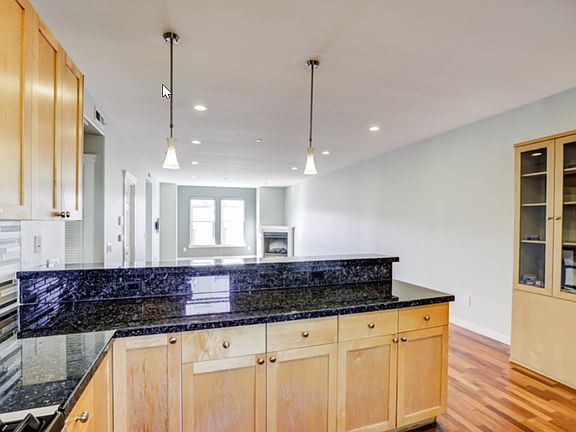 5th image of 199 Tiffany Ave APT 301