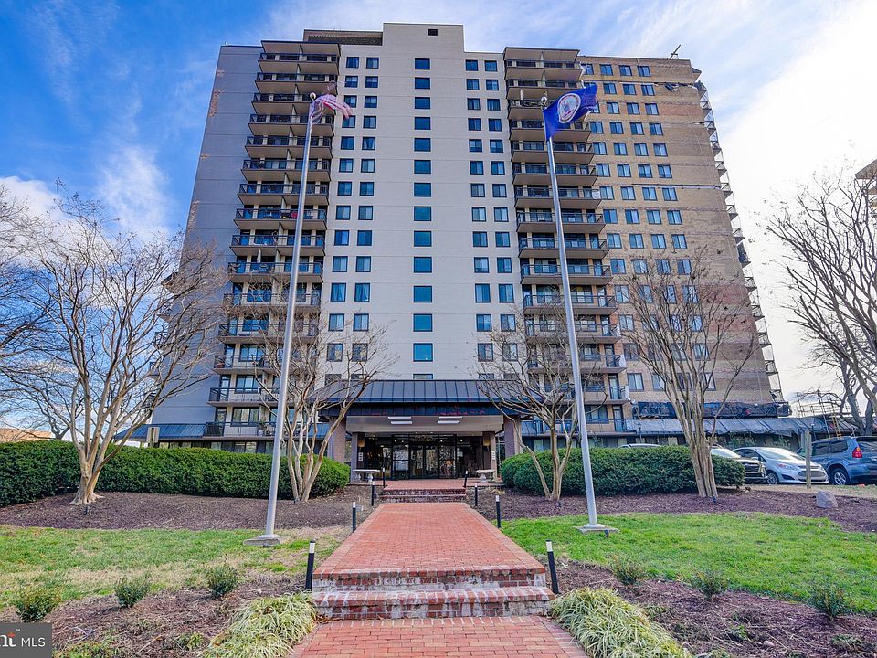 1st image of 801 N Pitt St APT 801