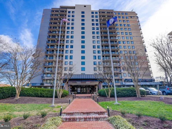 801 N Pitt St APT 801, Alexandria, VA 22314