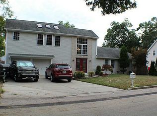 82 Brush Neck Ave, Warwick, RI 02889