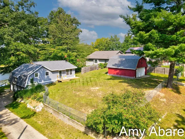 8165 S Island View Dr, Newaygo, MI 49337