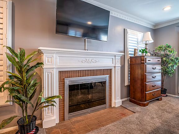 4th image of 2610 W 102nd St #1