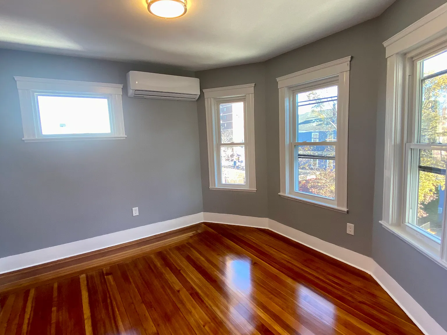 3 bed, 1300 sqft, $3,600 — Photo 2
