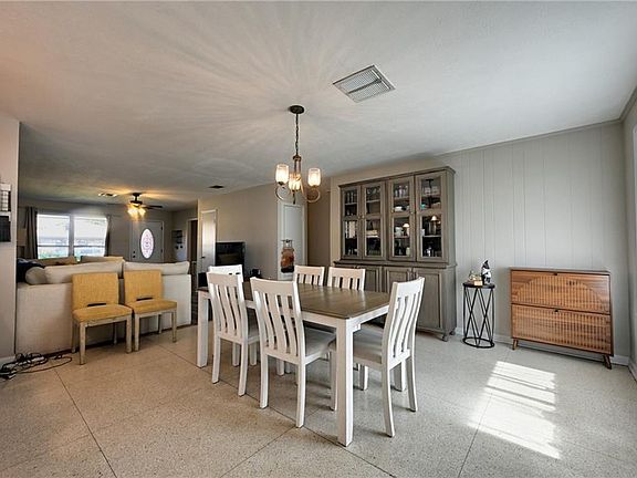 4th image of 1704 Hackberry Ave