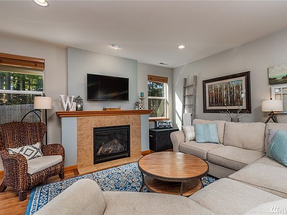 4th image of 3025 SW Berwick Dr