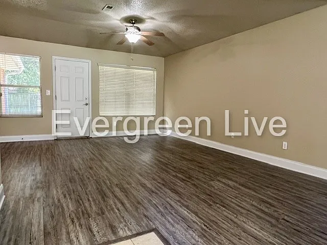 109 Barnsbury Ct — Photo 2