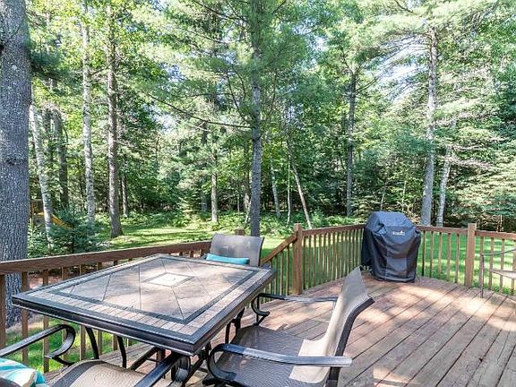 3rd image of 9979 Woodland Cir