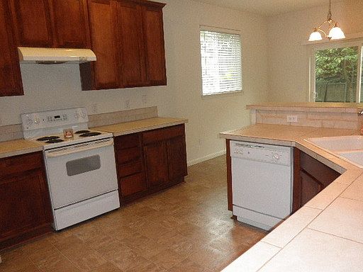 5th image of 3719 SE 190th Ave