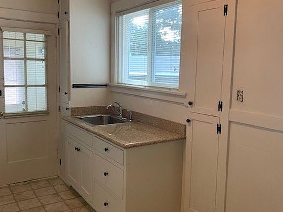 5th image of 3101 Broadway #3105
