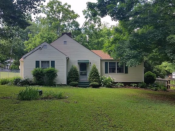 3rd image of 2111 NE Woodrow Dr