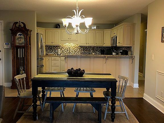 4th image of 4319 Lakeshore Ln #1022