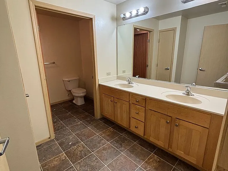 2730 W Lisbon Ave — Photo 6